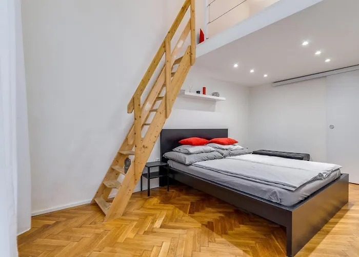 Little Cola Apartment In Dohany Street With Ac